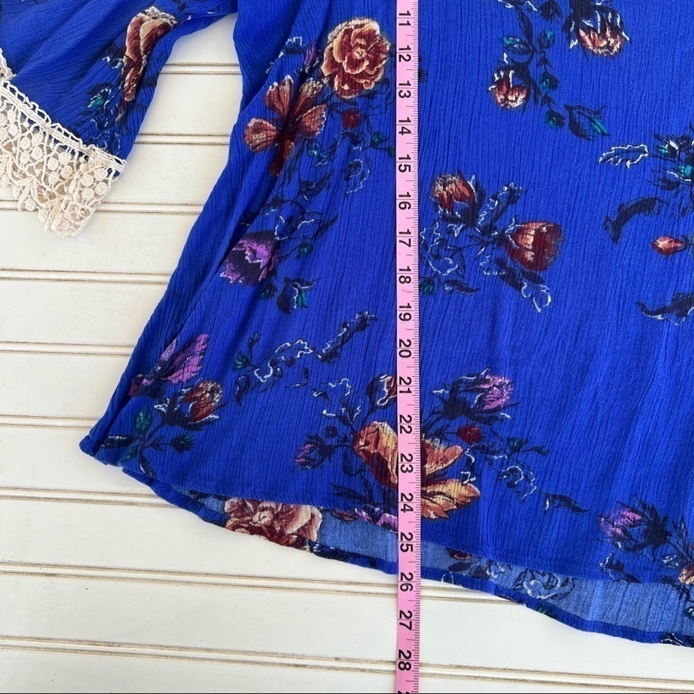 Xhilaration floral cold Shoulder top Size Large - Picture 6 of 7